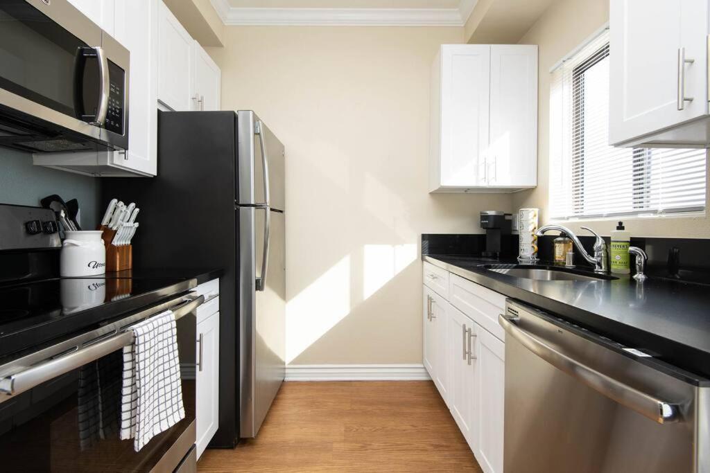 Santa Monica Pier 5 Min Walk Sleeps 5 Near Promenade Los Angeles